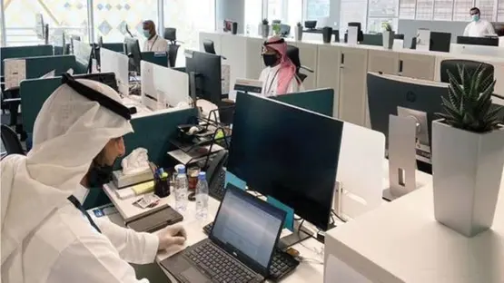 كيف يستفيد الموظف السعودي من أدوات الذكاء الاصطناعي لزيادة إنتاجيته؟